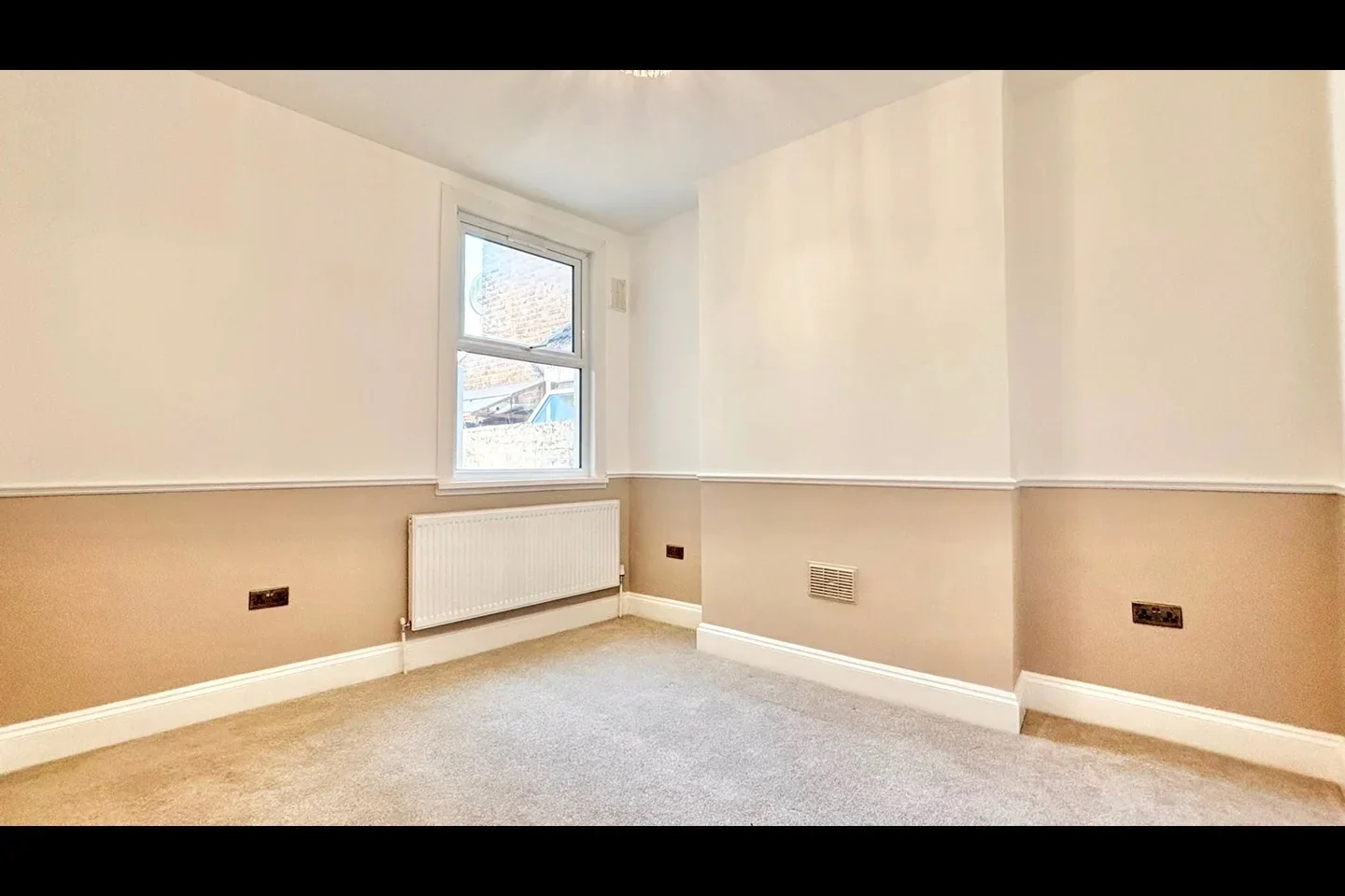 Flat Prince Regent Lane in Greater London