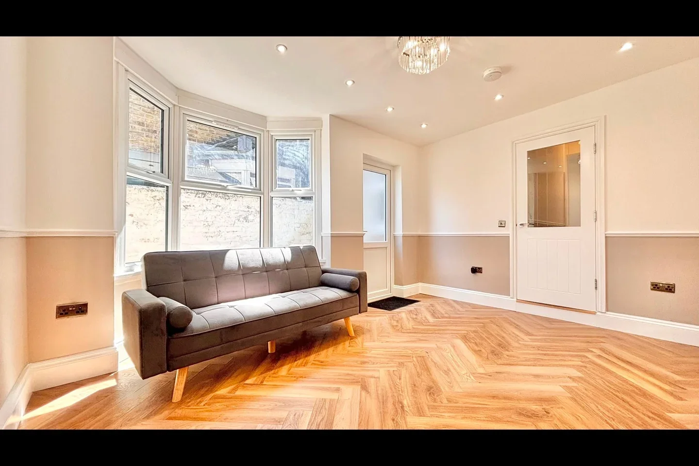 Flat Prince Regent Lane in Greater London