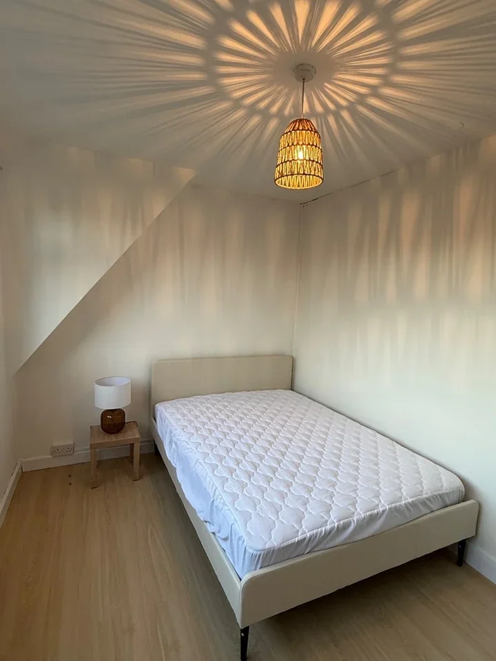 Room St Helen's Court in Epping Forest