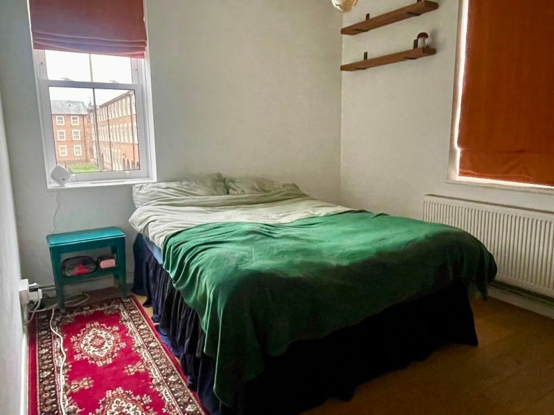 Flat Parkhurst Road in Greater London