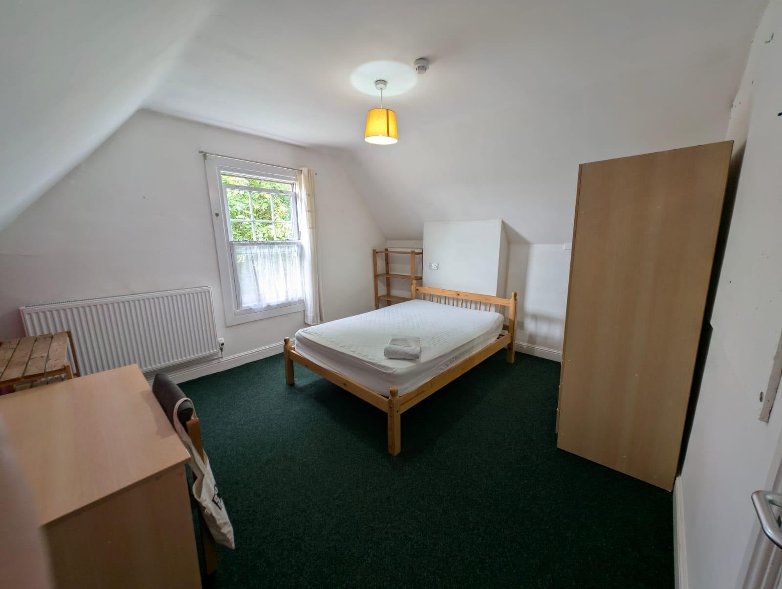 Room West Parade in Lincoln