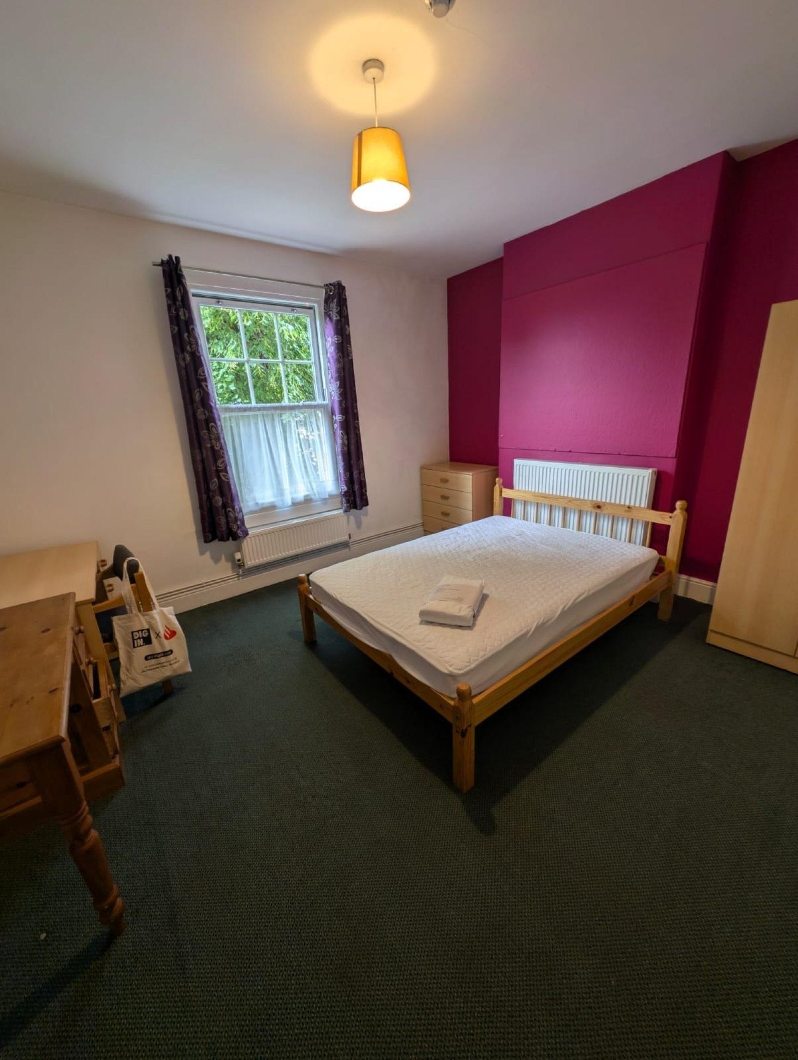 Room West Parade in Lincoln
