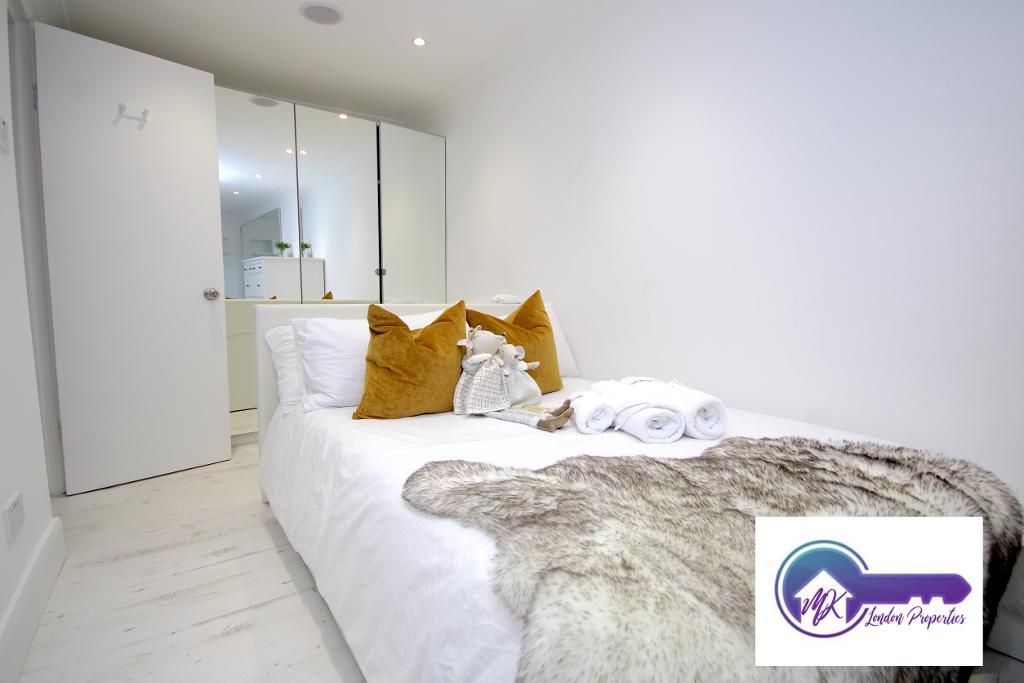 Flat Mortimer Crescent in Greater London