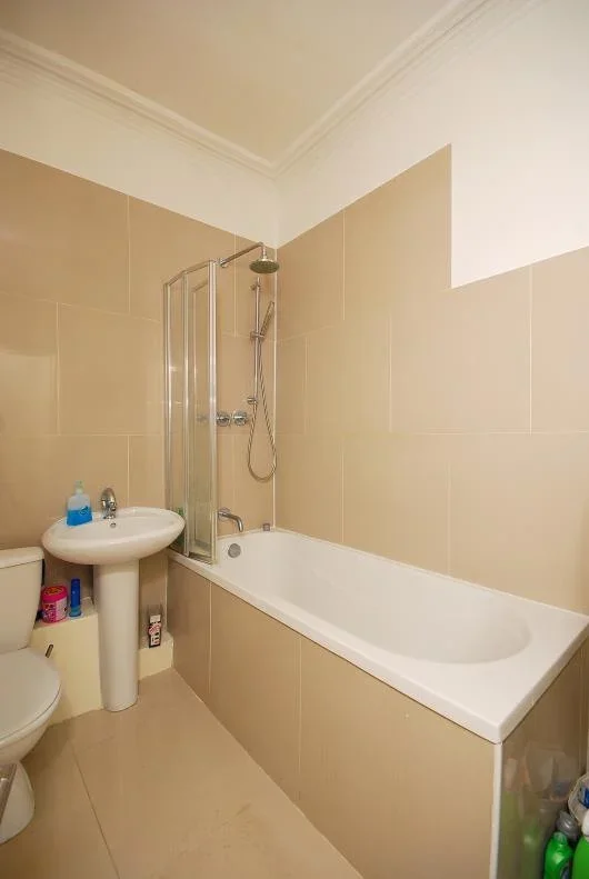 Flat Cameron Place in Greater London