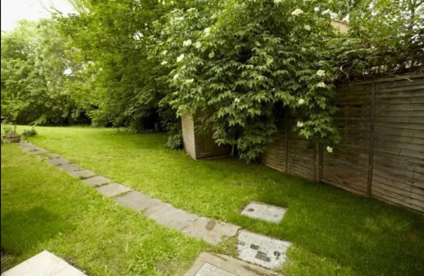Flat Cameron Place in Greater London