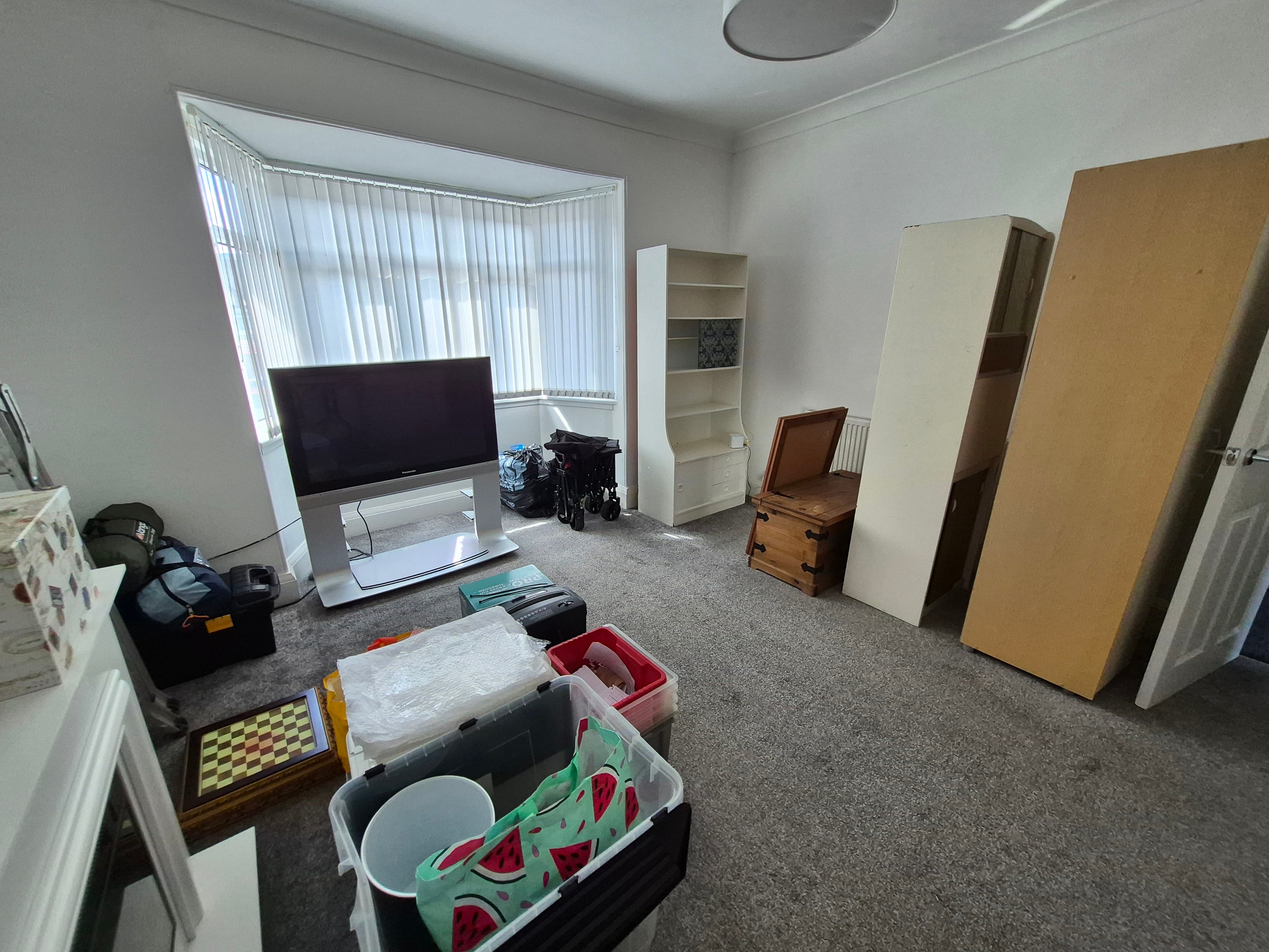 Flat Spring Bank West in Hull