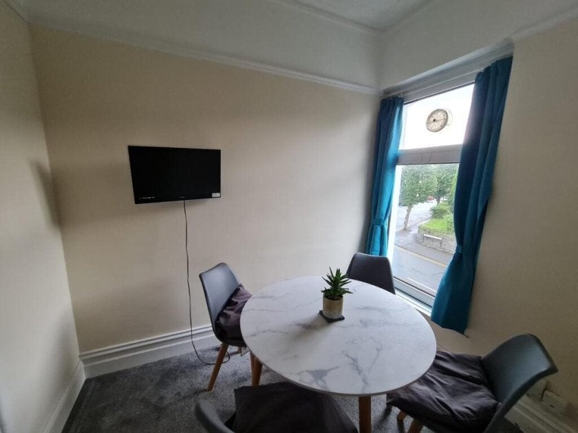 Flat Gwydr Crescent in Swansea
