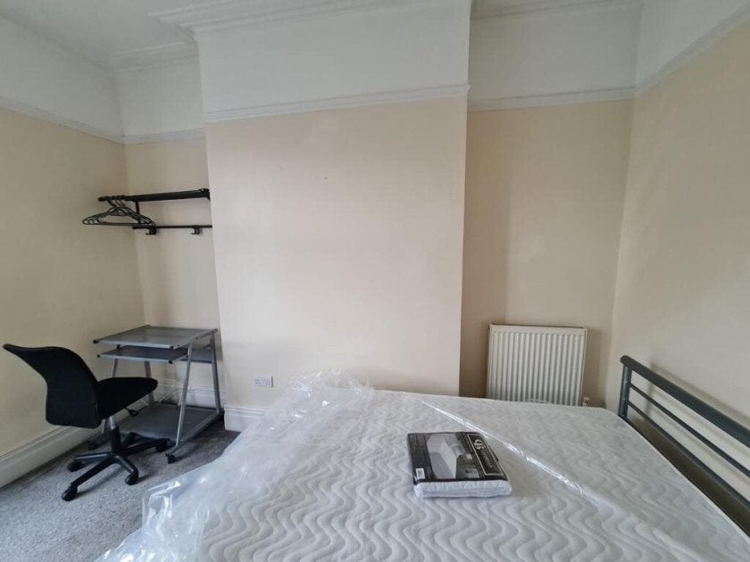 Flat Gwydr Crescent in Swansea