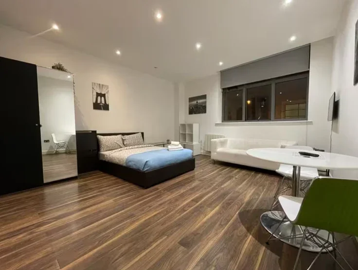 Room Curtain Road in Greater London