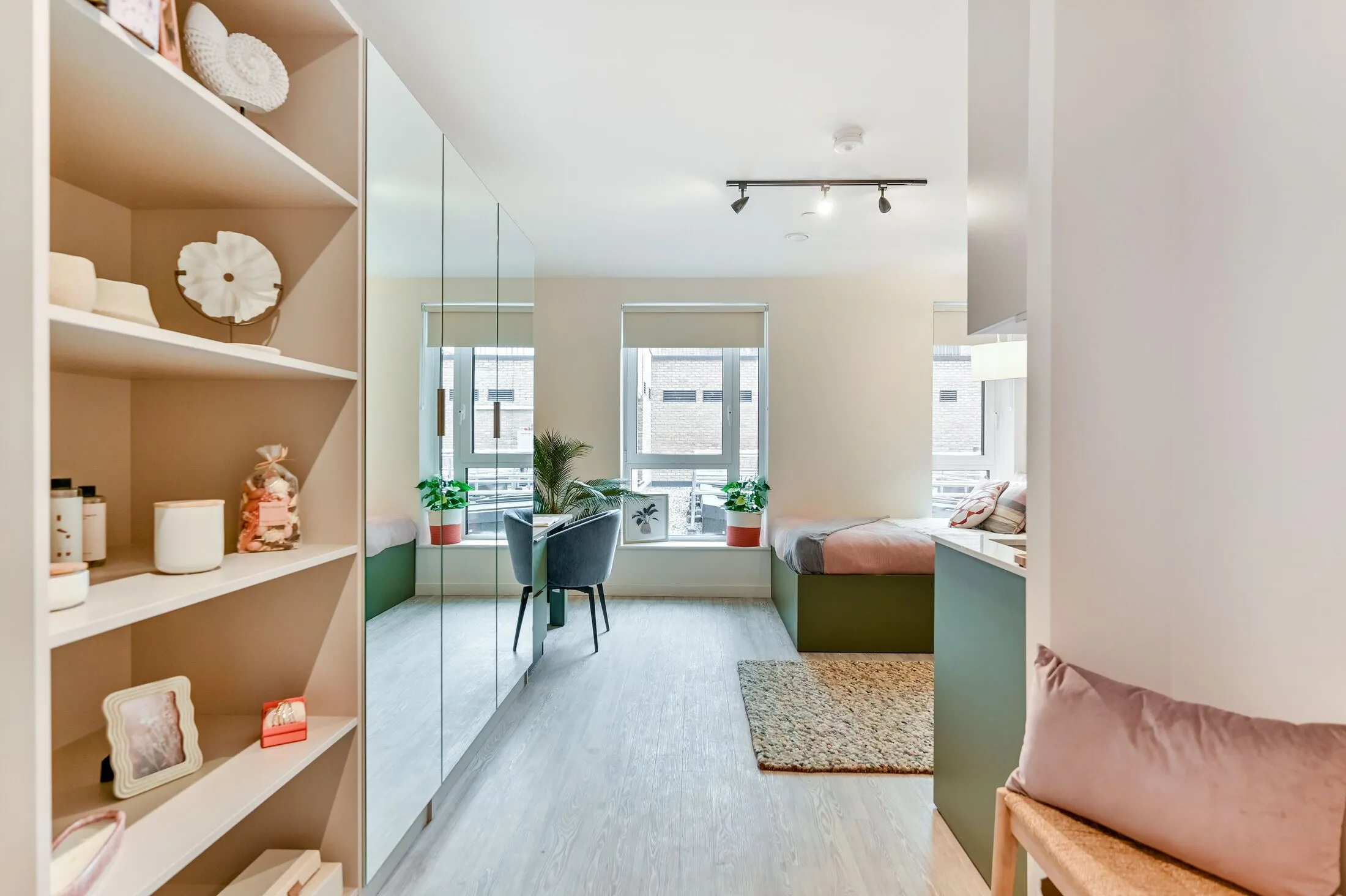 Room Castle Street in Greater London
