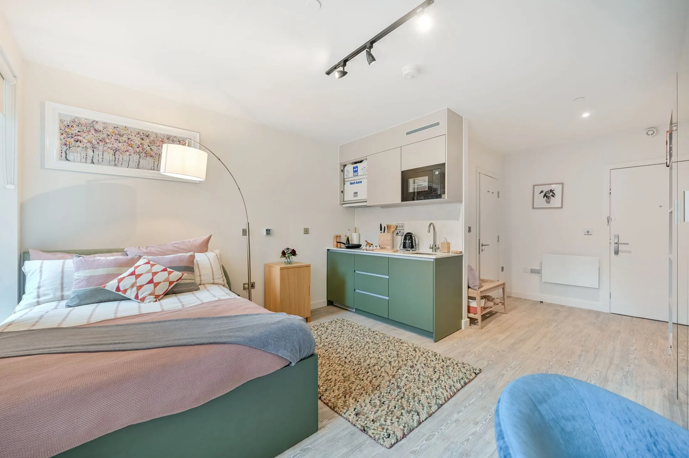 Room Castle Street in Greater London