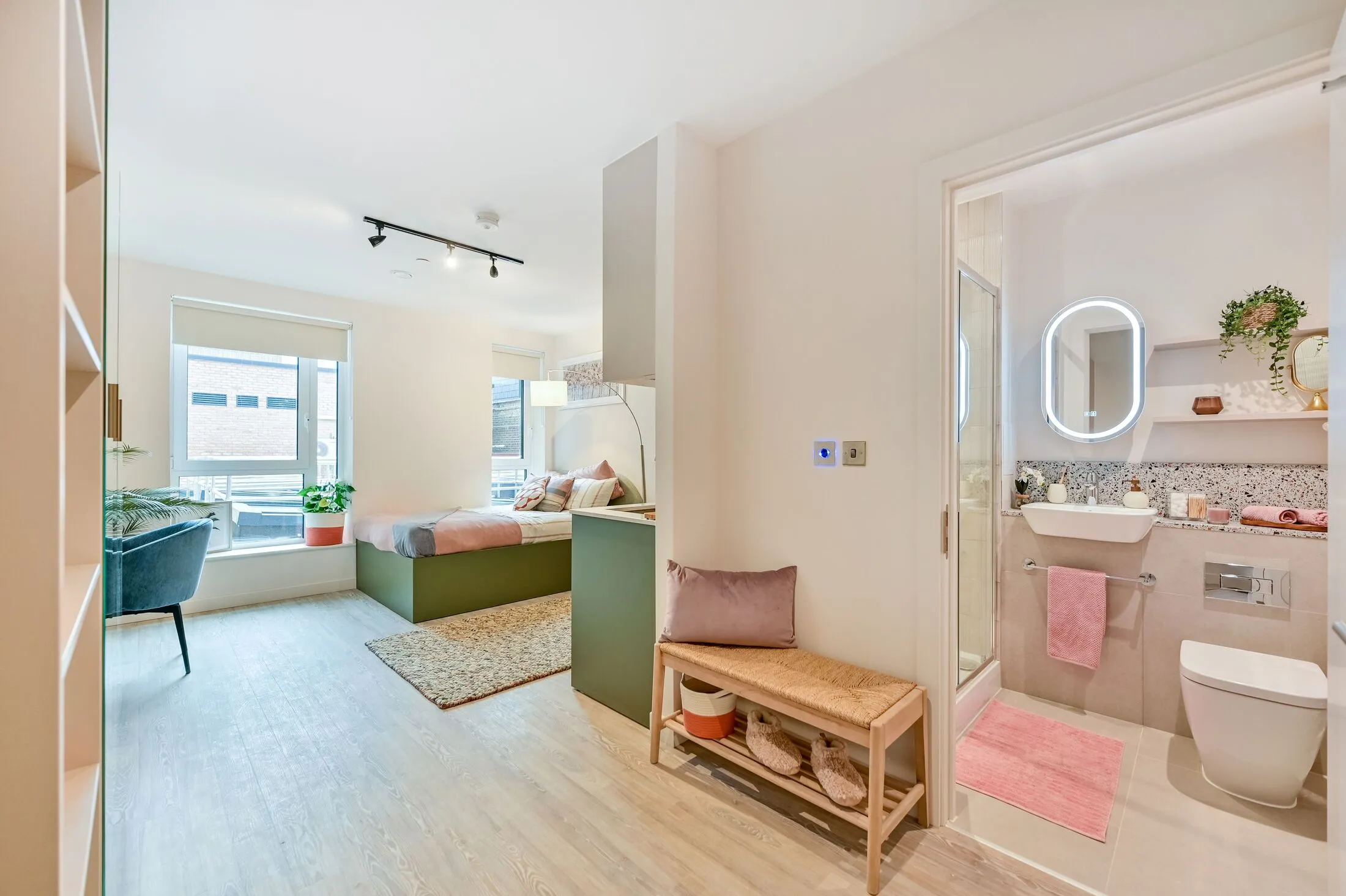 Room Castle Street in Greater London