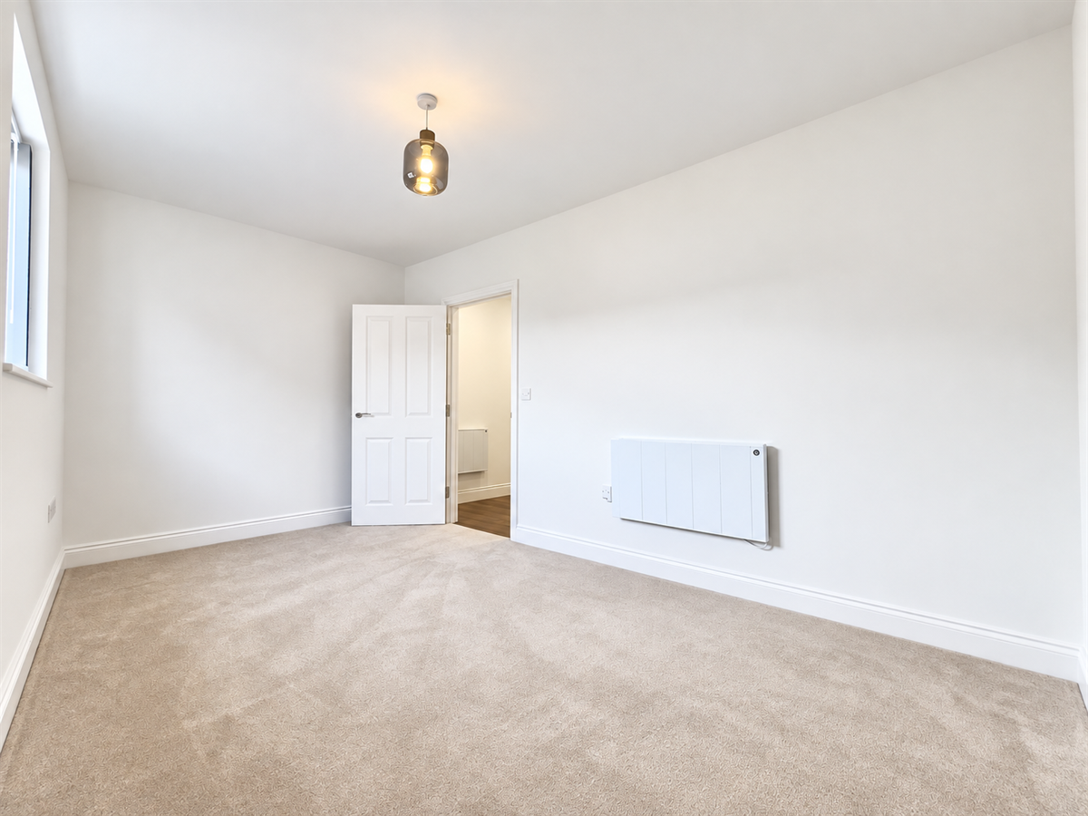 Flat Riverside Close in Greater London