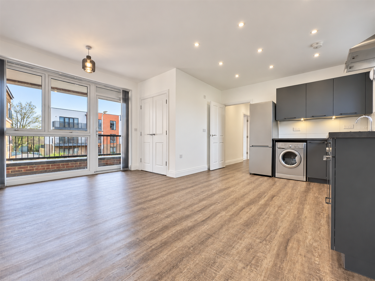 Flat Riverside Close in Greater London