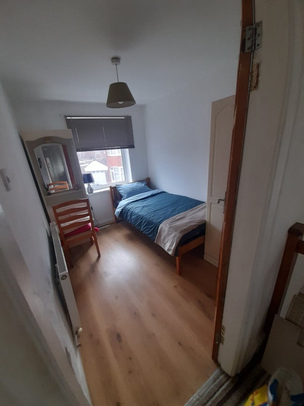 Room Tenby Avenue in Trafford