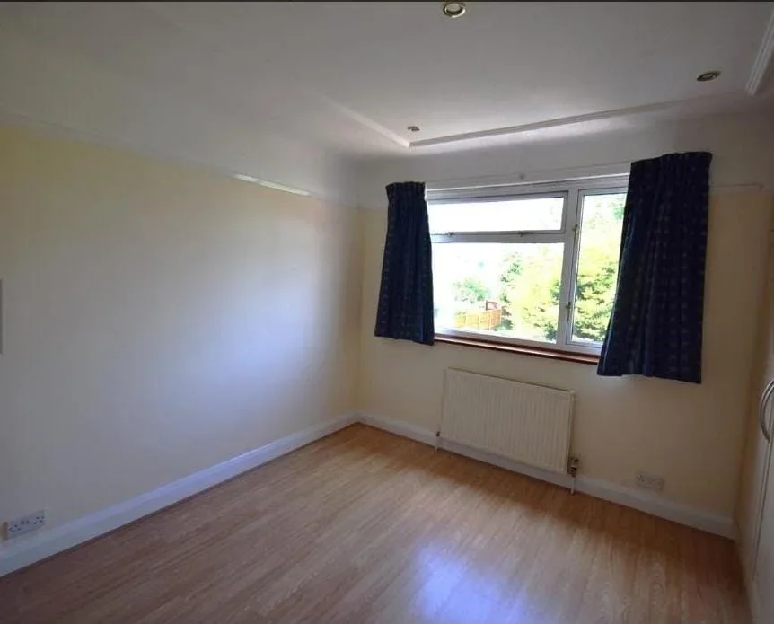 Room Rocklands Drive in Greater London