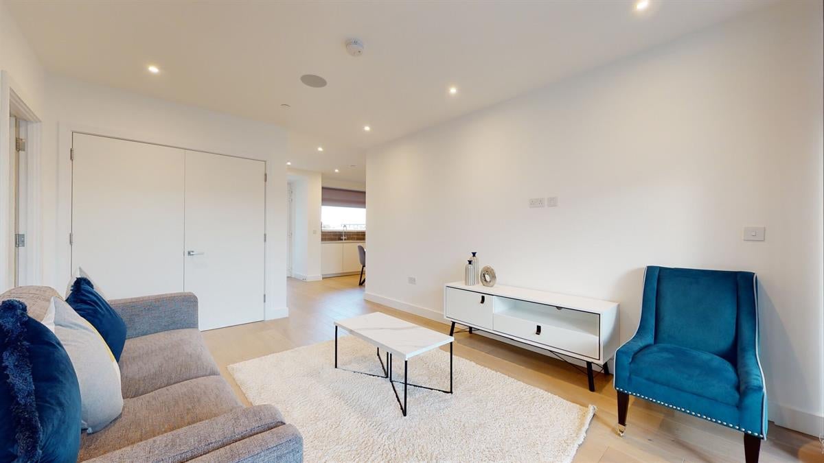 Flat Tannery Square in Greater London