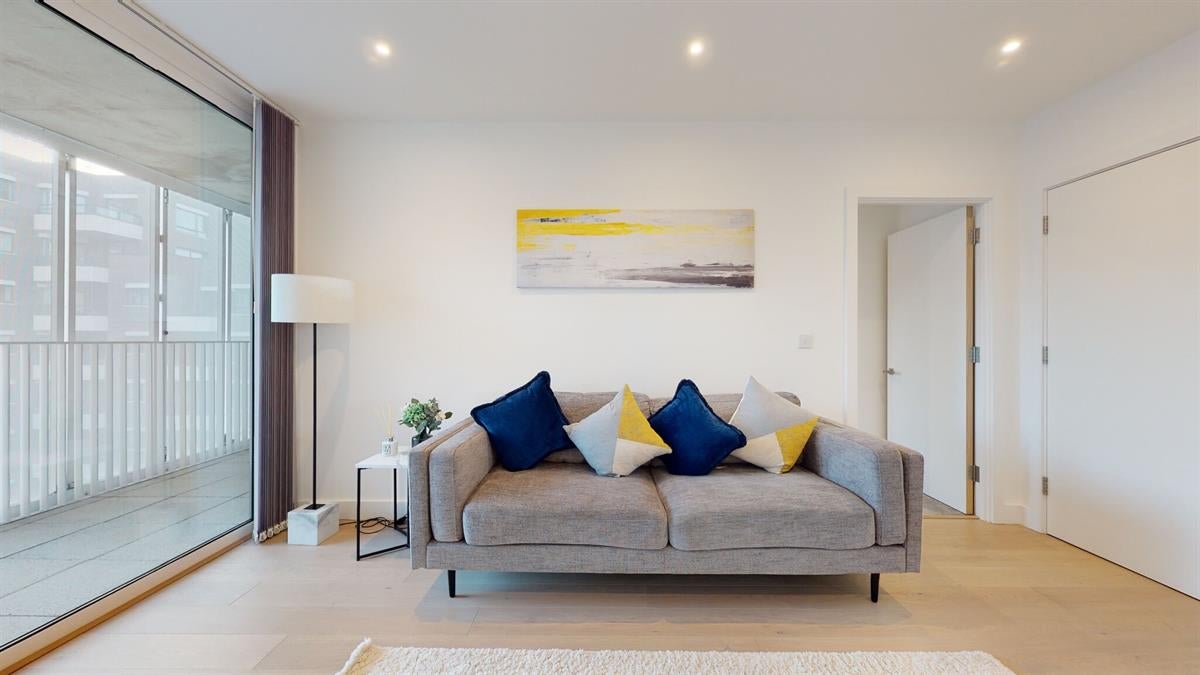 Flat Tannery Square in Greater London