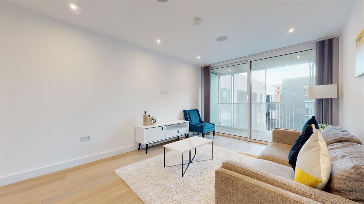 Flat Tannery Square in Greater London