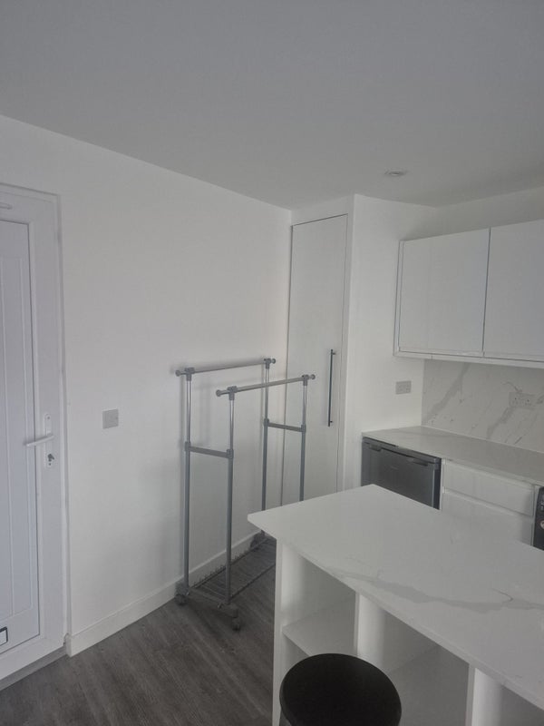 Room Hunter Road in Greater London