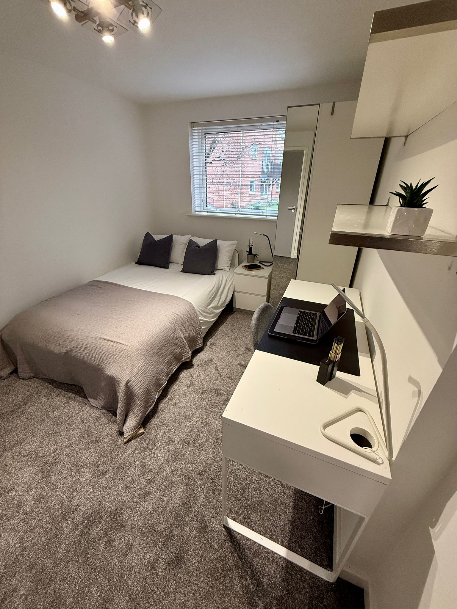 Flat Aston Court in Nottingham