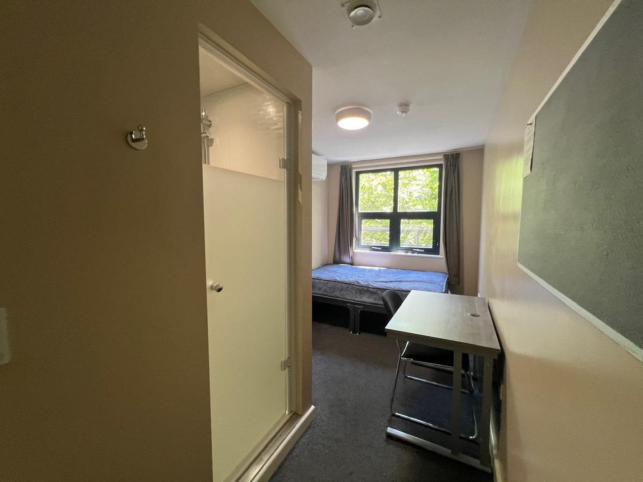 Room Stokes Croft in Bristol