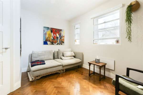 Flat Botolph Alley in City of London