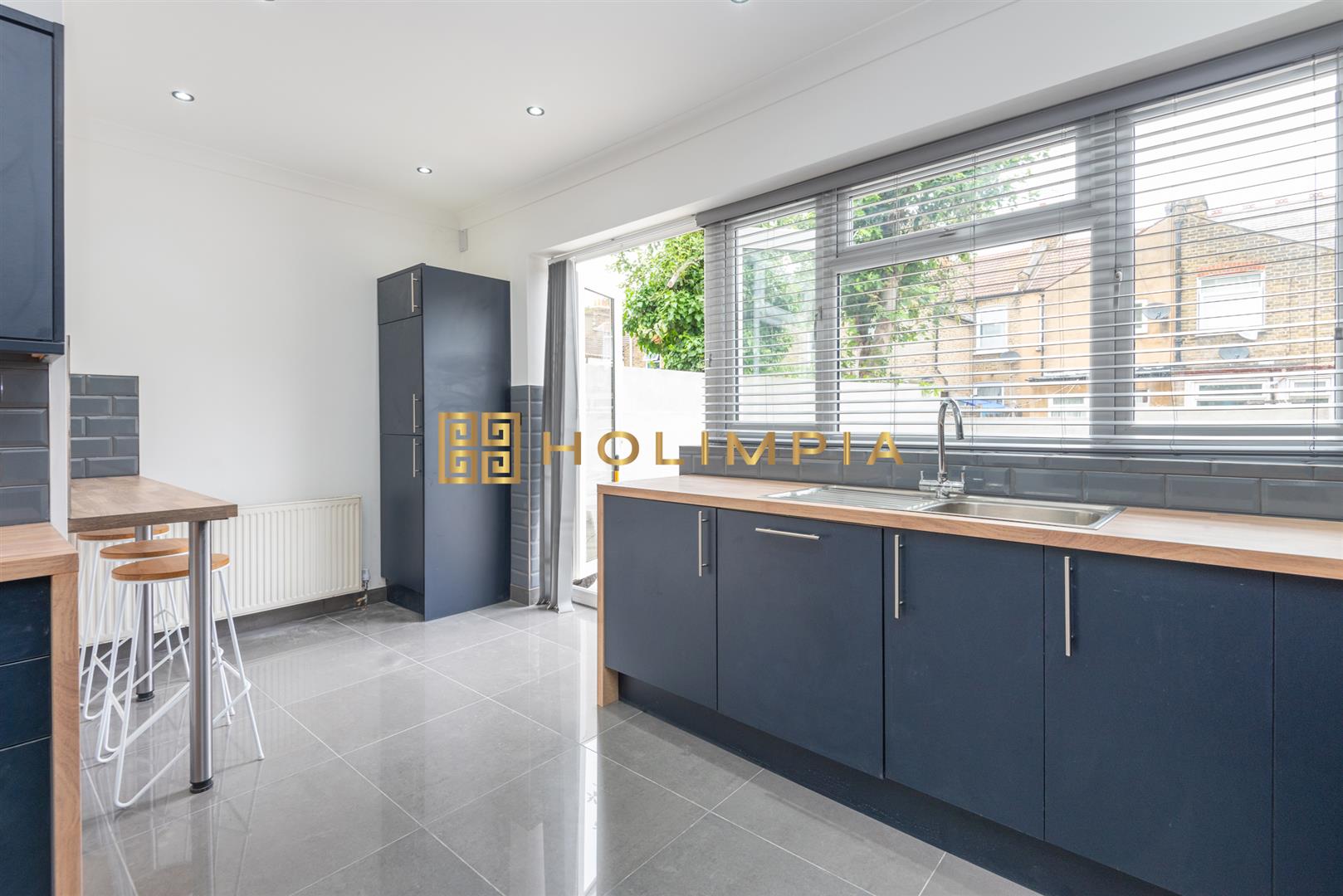 Room Wanlip Road in Greater London