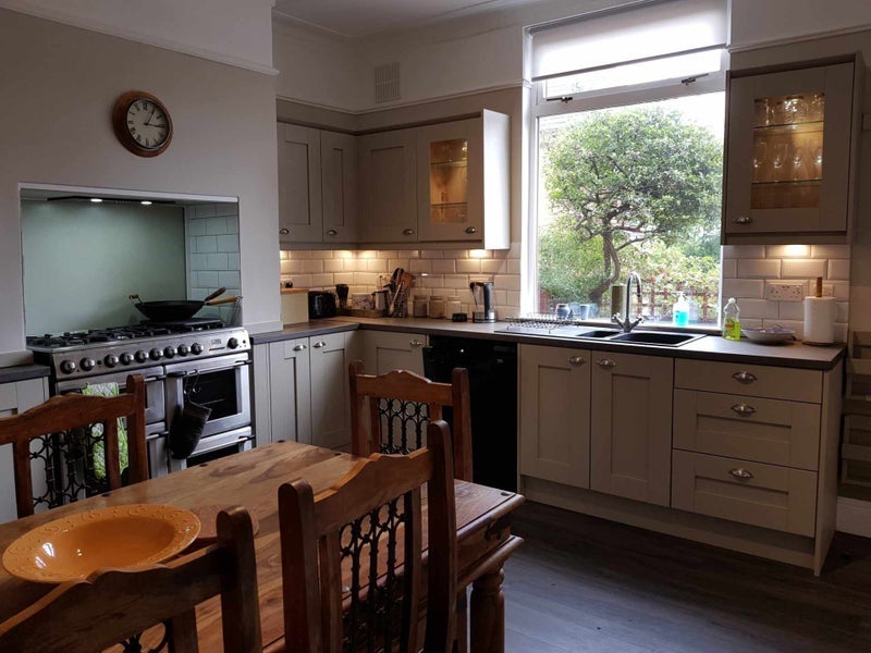 Room Moorfield Road in Leeds