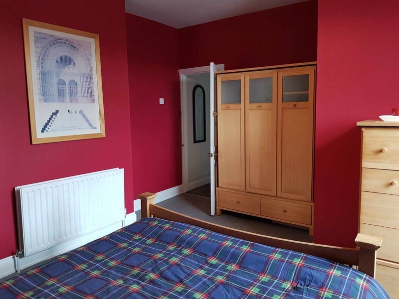 Room Moorfield Road in Leeds