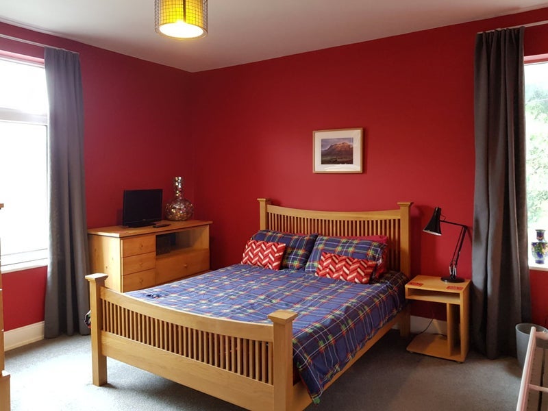Room Moorfield Road in Leeds