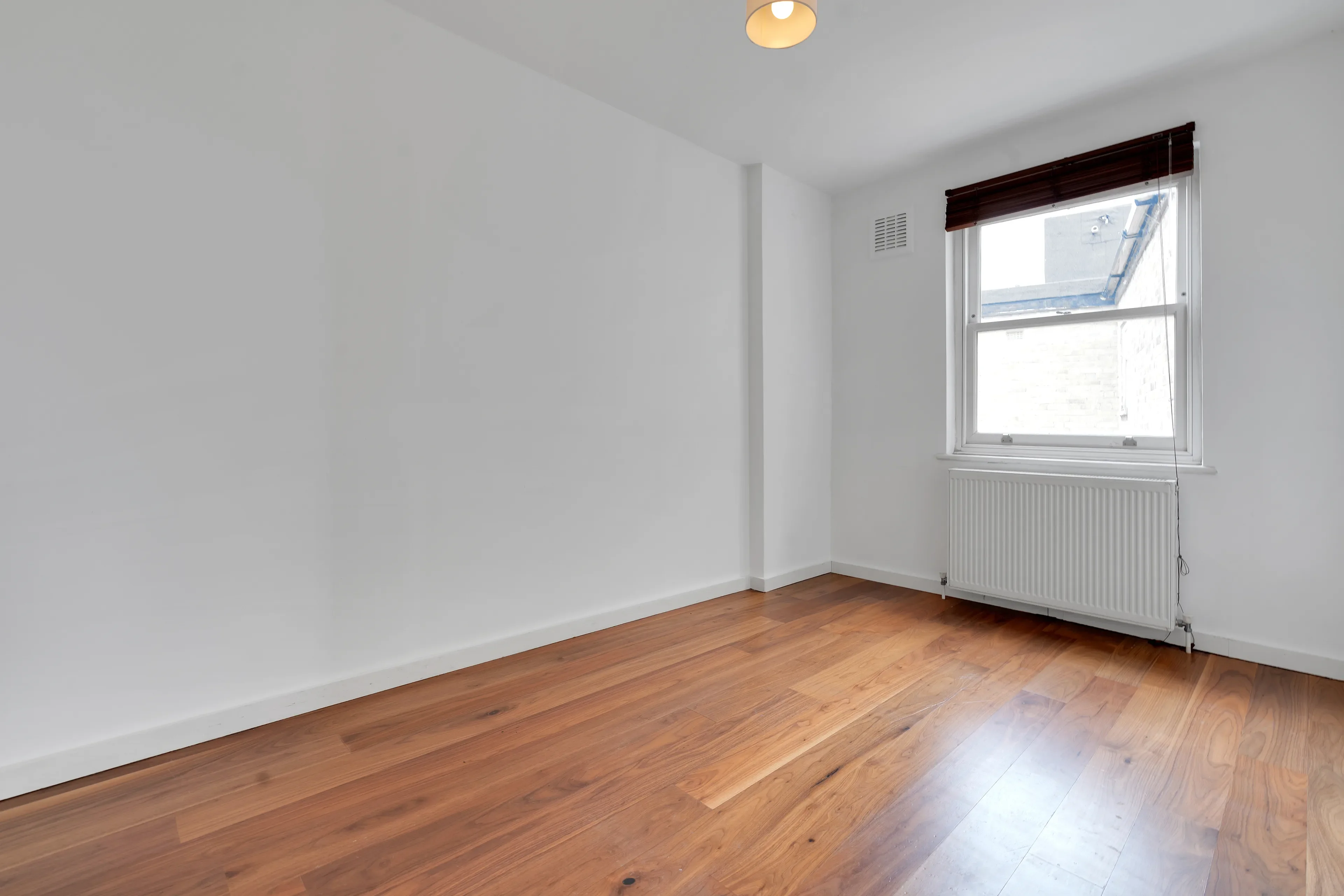 Flat Cross Street in Greater London