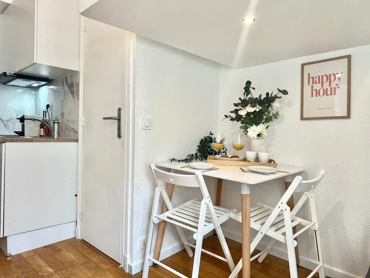 Flat Passage Cardinet in Paris