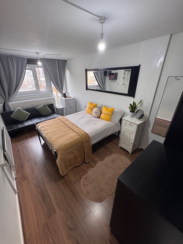 House Wraxall Road in Greater London