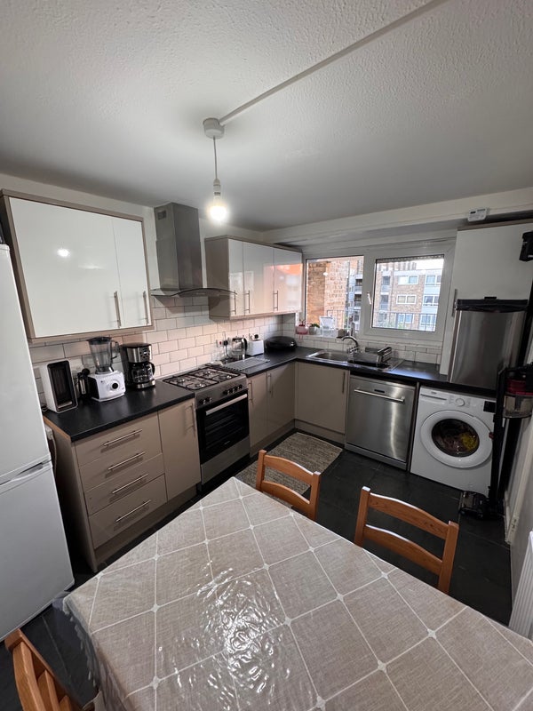 House Wraxall Road in Greater London