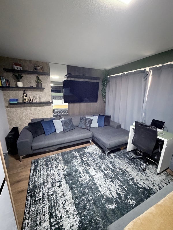 Room Wraxall Road in Greater London
