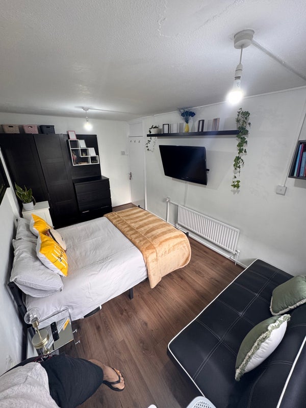 House Wraxall Road in Greater London