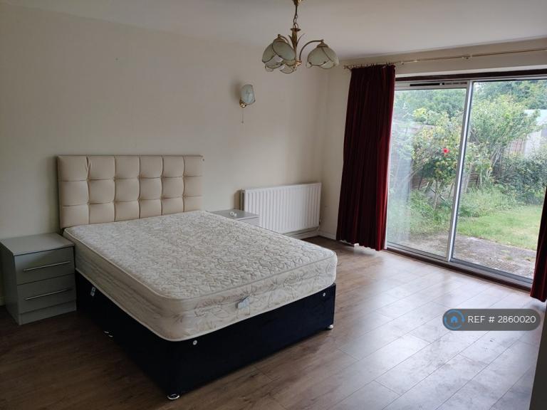 Room Caledonia Road in Borough of Spelthorne