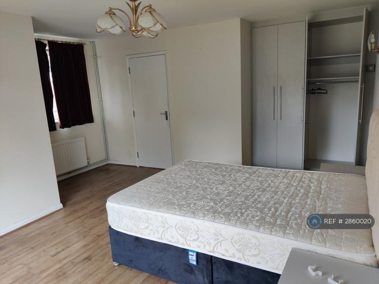 Room Caledonia Road in Borough of Spelthorne