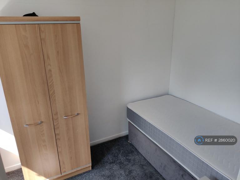 Room Caledonia Road in Borough of Spelthorne
