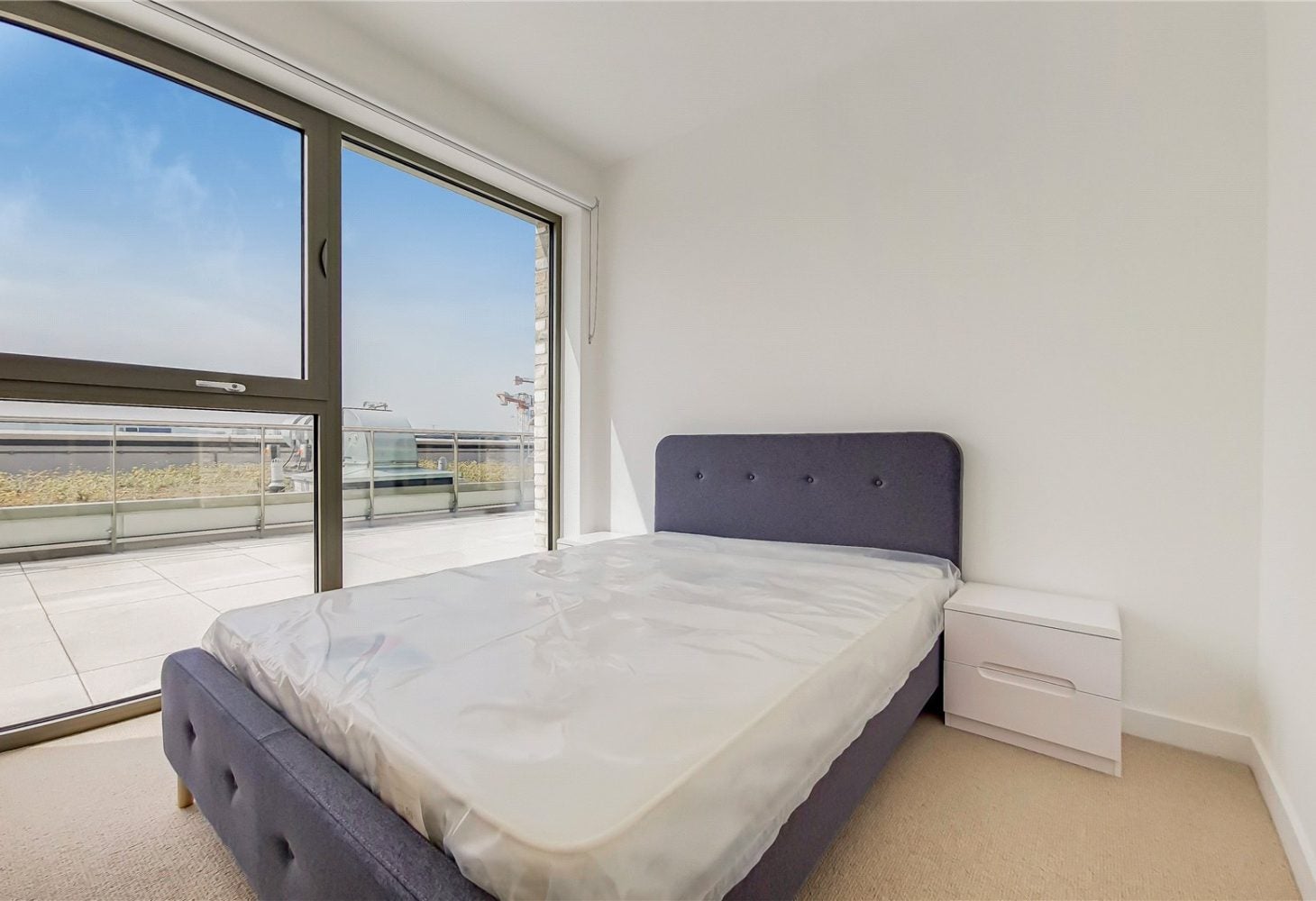 Flat Atlantis Avenue in Greater London