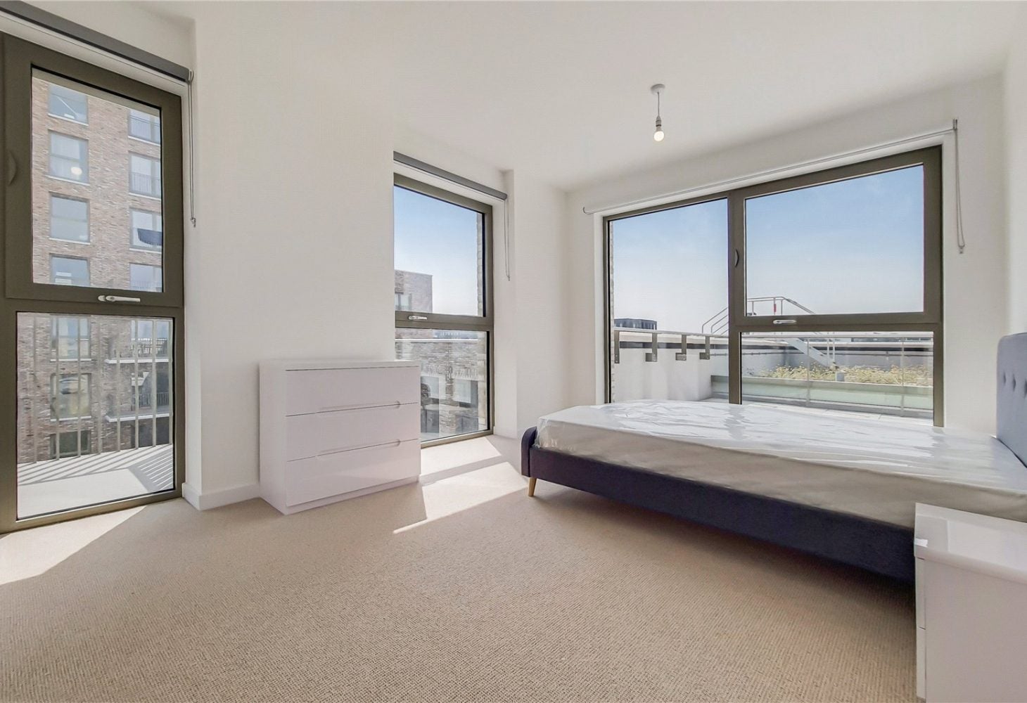 Flat Atlantis Avenue in Greater London