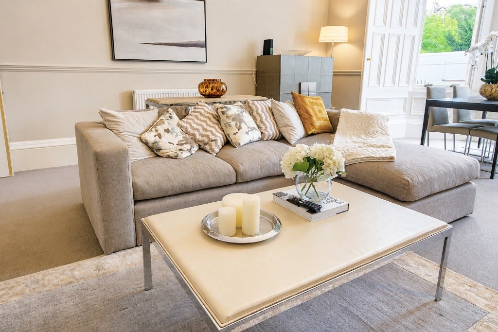 Flat Glencairn Crescent in City of Edinburgh