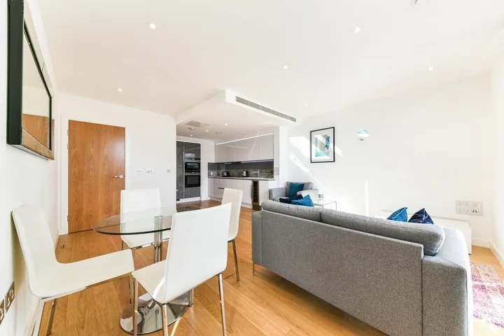 Flat Shepherds Bush Green in Greater London