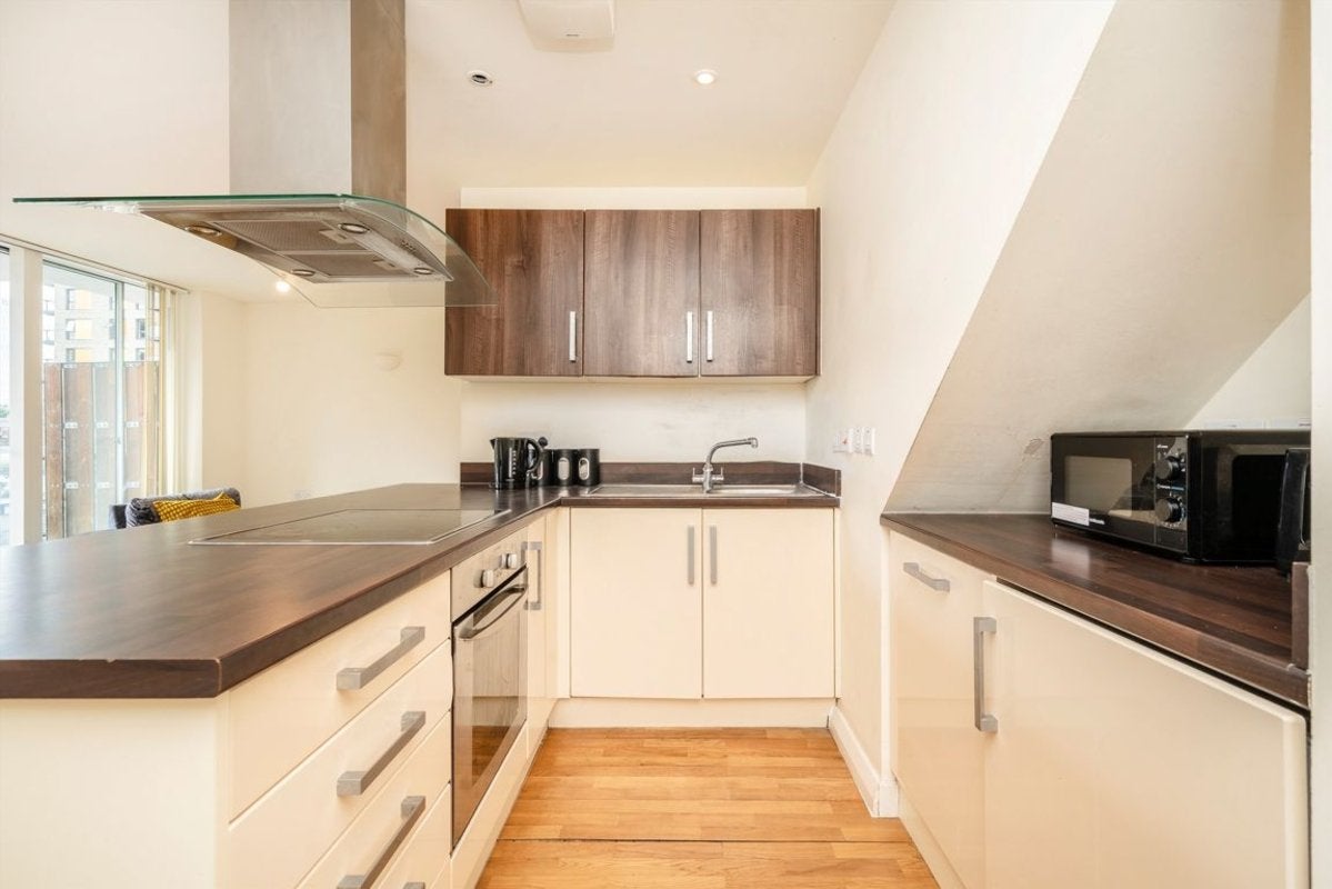 Flat Thomas Road in Greater London
