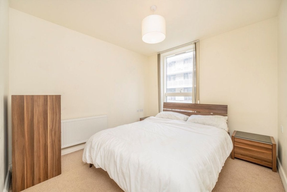 Flat Thomas Road in Greater London