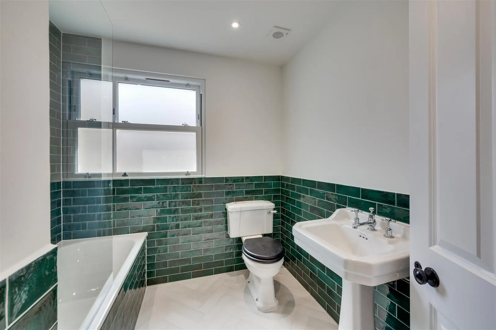 Flat Roundwood Road in Greater London