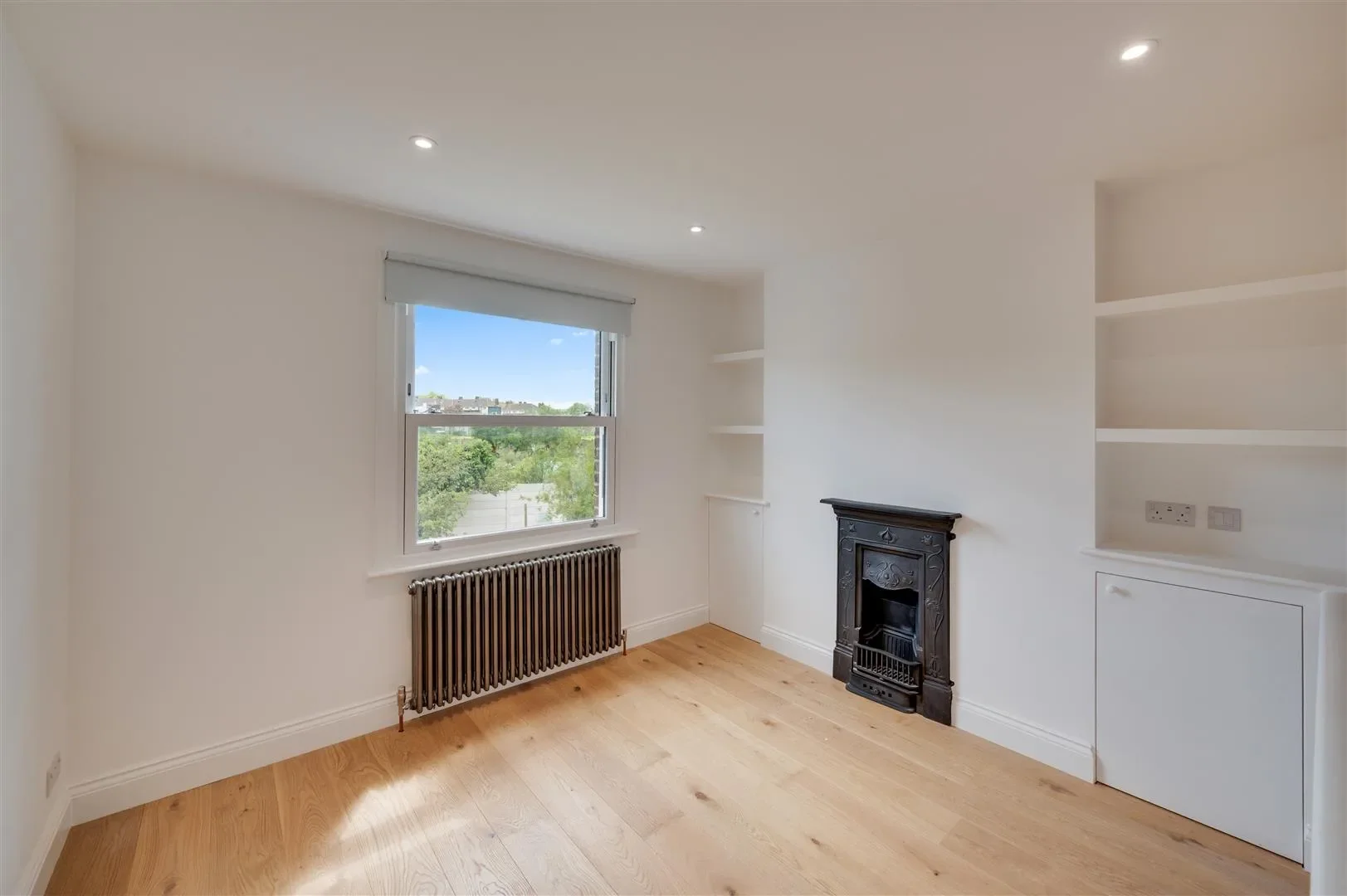 Flat Roundwood Road in Greater London