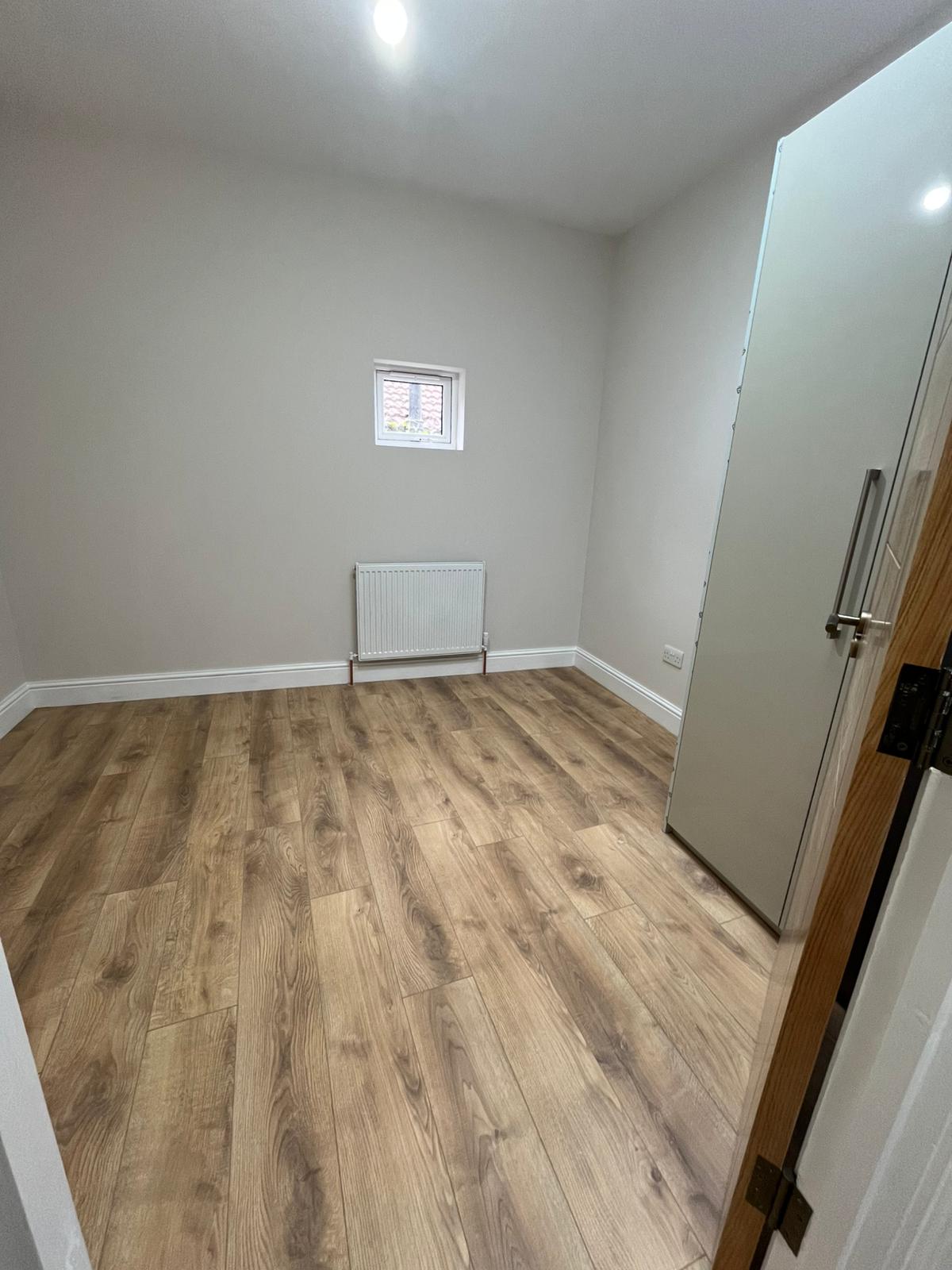 Flat Kensington Avenue in Greater London