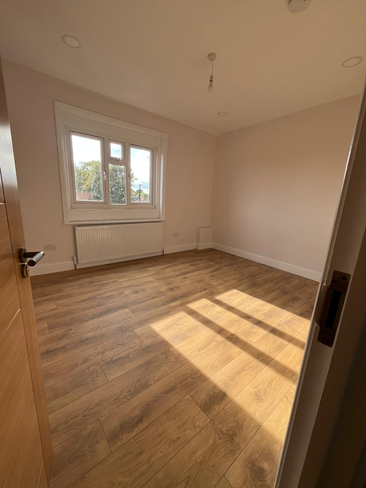 Flat Kensington Avenue in Greater London